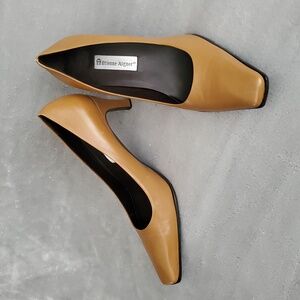 ETIENNE AIGNER Vintage Caramel Leather Classic Heel Pumps WOMEN'S SIZE: 11M